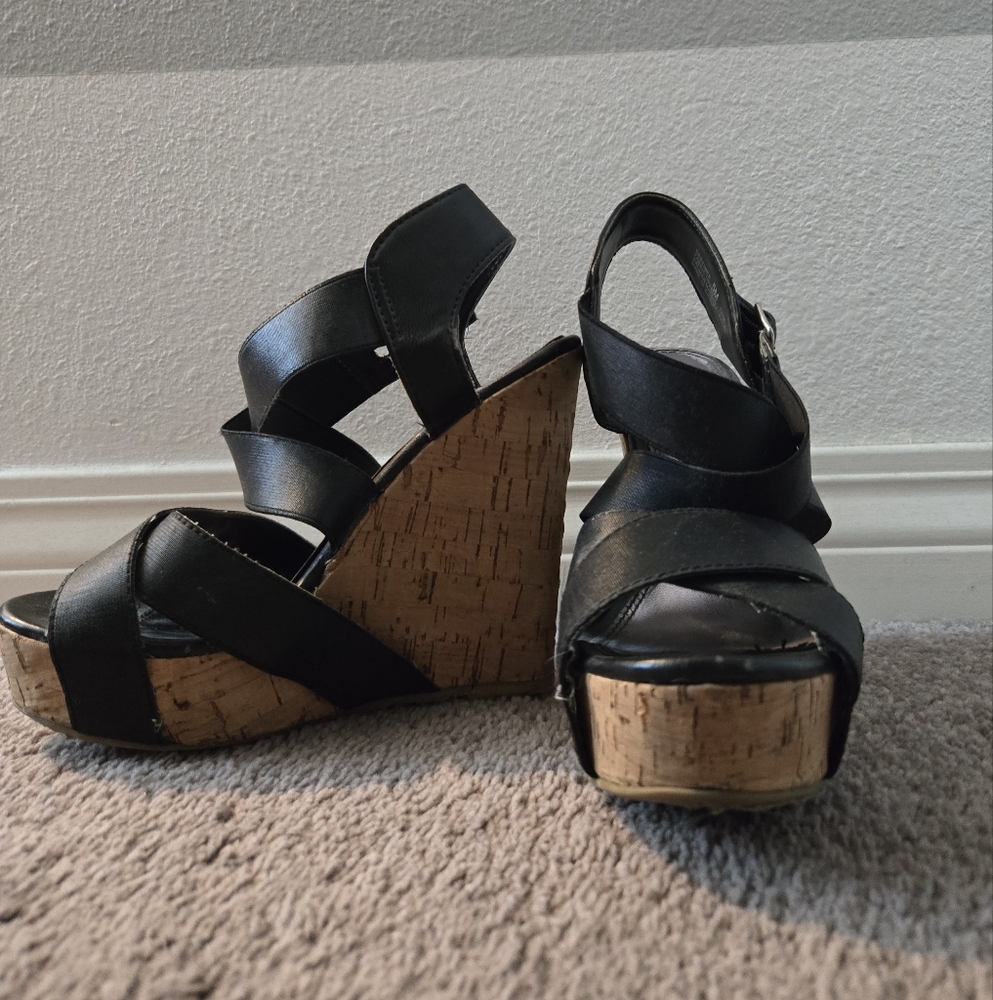 Chinese Laundry Black Wedge Sandals with Multi-Strap Design